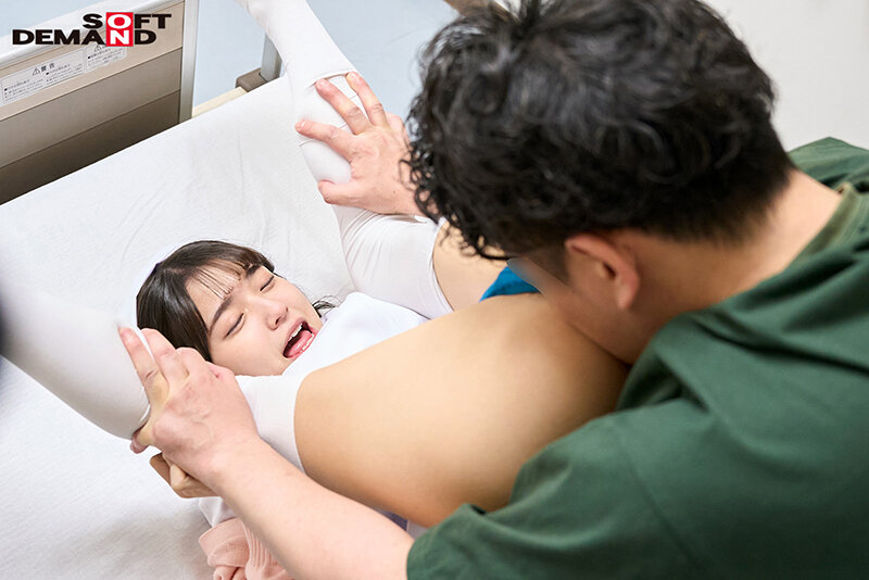 性欲処理専門セックス外来医院21 アイドル看護と言われた人気ナースに密着 院内きっての愛嬌あふれる、すみれさん 止めどない激ピス急患対応に追われる切迫した医療現場で3性交2中出し・手淫・口淫・顔射の濃厚全7射精! 倉本すみれ