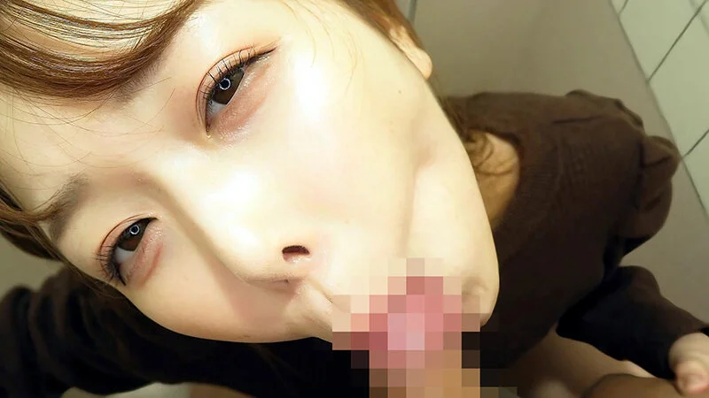 街のお姉さんがエロ過ぎてずっと見てたら、こっそり口で抜いてくれた話